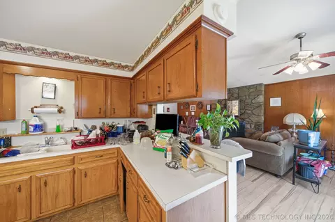 Kitchen - 9902 E 28th Pl, Tulsa, OK 74129 photo 3 of 4