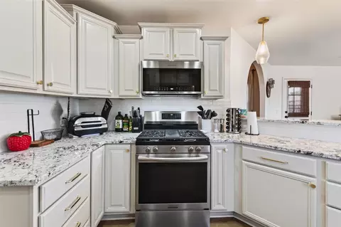 Kitchen - 26175 E 90th St S, Broken Arrow, OK 74014 photo 3 of 4