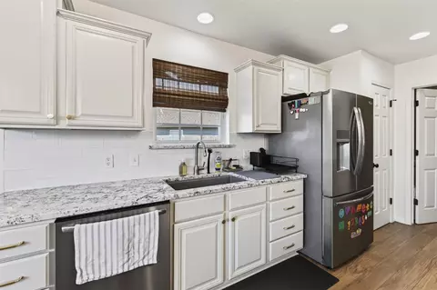 Kitchen - 26175 E 90th St S, Broken Arrow, OK 74014 photo 2 of 4
