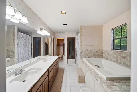 Bath - 6209 E 75th St, Tulsa, OK 74136 photo 4 of 4