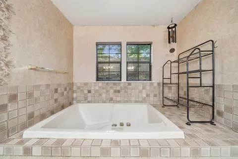 Bath - 6209 E 75th St, Tulsa, OK 74136 photo 3 of 4