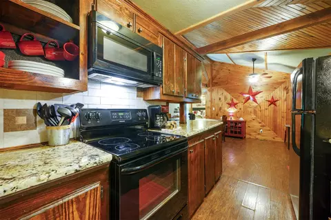 Kitchen - 47 Tahnee Ln, Broken Bow, OK 74728 photo 2 of 4