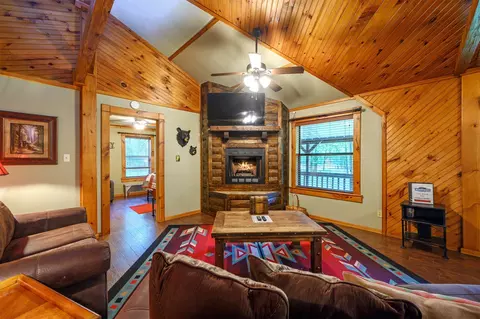 Living - 47 Tahnee Ln, Broken Bow, OK 74728 photo 2 of 3