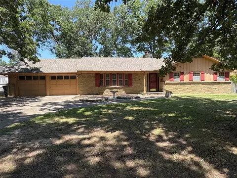 717 E Seneca St E, Tahlequah, OK 74464