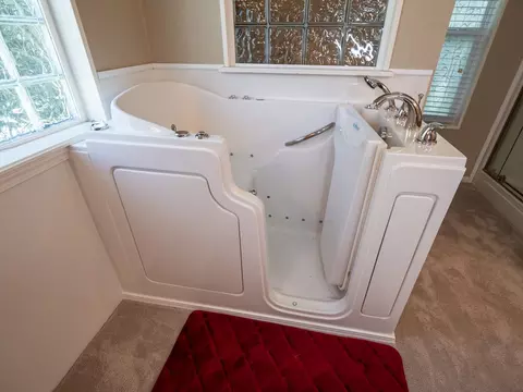 Bath - 4750 Willis Dr, Kingston, OK 73439 photo 2 of 6