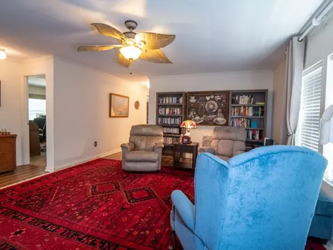 Living - 4750 Willis Dr, Kingston, OK 73439 photo 3 of 4
