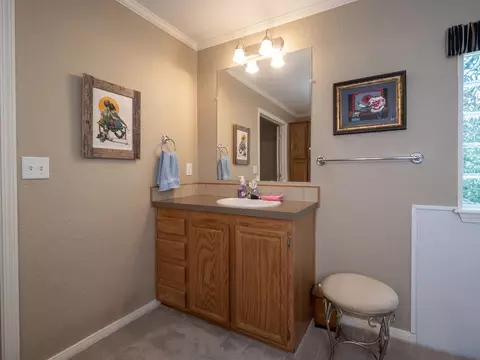 Bath - 4750 Willis Dr, Kingston, OK 73439 photo 3 of 6