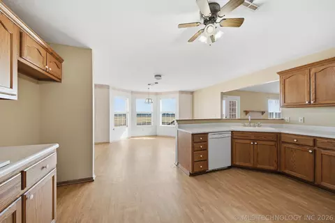 Kitchen - 1 W 204th St, Haskell, OK 74436 photo 3 of 4
