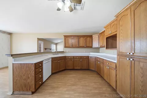 Kitchen - 1 W 204th St, Haskell, OK 74436 photo 2 of 4