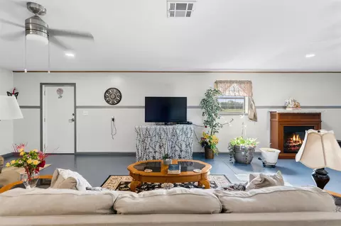 Living - 5 Hill Pl, Ardmore, OK 73401 photo 1 of 2