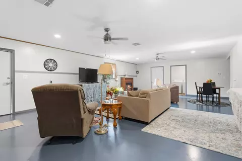 Living - 5 Hill Pl, Ardmore, OK 73401 photo 2 of 2