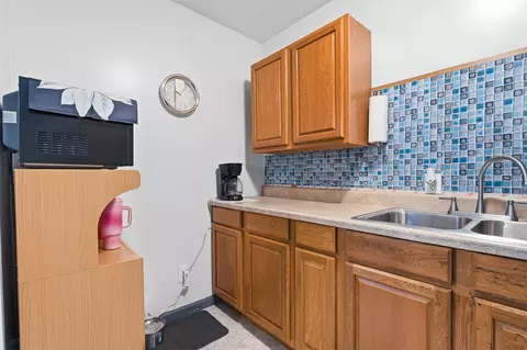 Kitchen - 5 Hill Pl, Ardmore, OK 73401 photo 2 of 2
