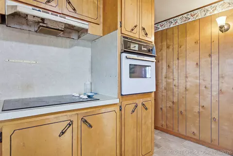 Kitchen - 7703 N 447 Rd, Spavinaw, OK 74366 photo 5 of 5