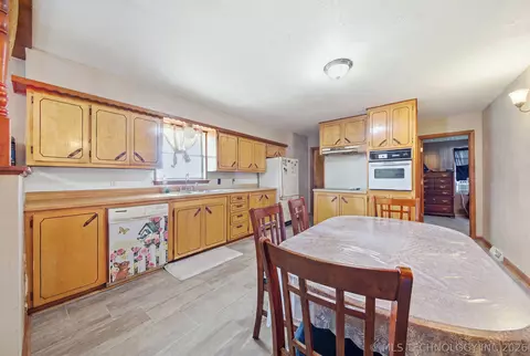 Kitchen - 7703 N 447 Rd, Spavinaw, OK 74366 photo 2 of 5