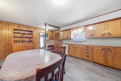 Kitchen - 7703 N 447 Rd, Spavinaw, OK 74366 photo 3 of 5