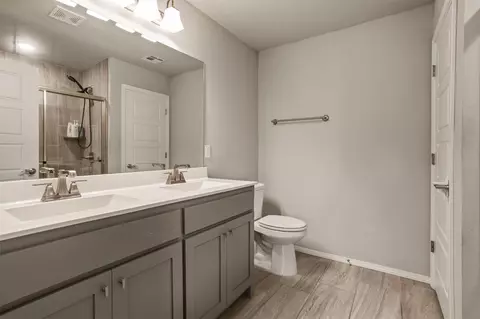 Bath - 1901 E Winston St, Broken Arrow, OK 74011 photo 4 of 5
