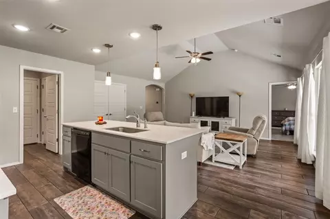 Kitchen - 1901 E Winston St, Broken Arrow, OK 74011 photo 4 of 6