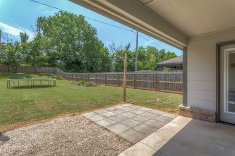Exterior - 1901 E Winston St, Broken Arrow, OK 74011 photo 3 of 7