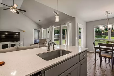 Kitchen - 1901 E Winston St, Broken Arrow, OK 74011 photo 5 of 6