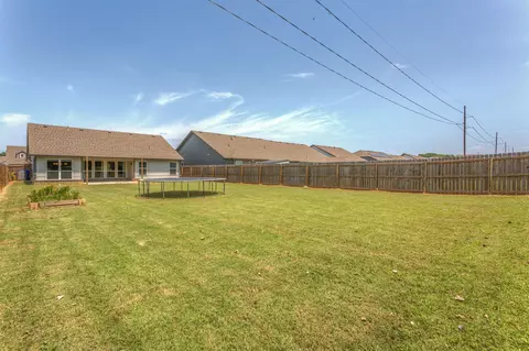Exterior - 1901 E Winston St, Broken Arrow, OK 74011 photo 5 of 7
