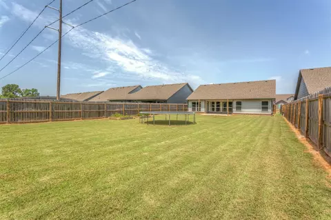 Exterior - 1901 E Winston St, Broken Arrow, OK 74011 photo 6 of 7