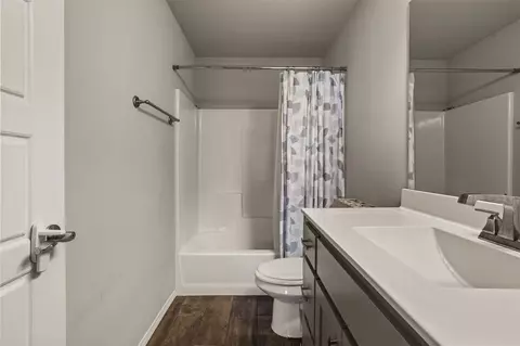 Bath - 1901 E Winston St, Broken Arrow, OK 74011 photo 3 of 5
