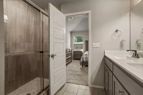 Bath - 1901 E Winston St, Broken Arrow, OK 74011 photo 1 of 5