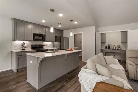 Kitchen - 1901 E Winston St, Broken Arrow, OK 74011 photo 1 of 6
