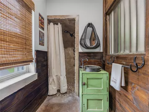 Bath - 3947 E 340 Rd, Talala, OK 74080 photo 4 of 5