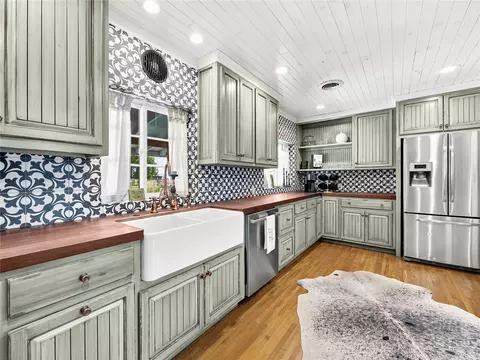 Kitchen - 3947 E 340 Rd, Talala, OK 74080 photo 2 of 11