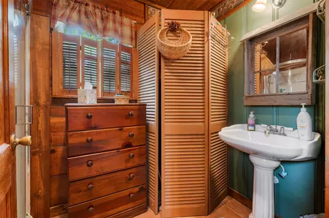 Bath - 300 Huff St, Bernice, OK 74331 photo 1 of 2