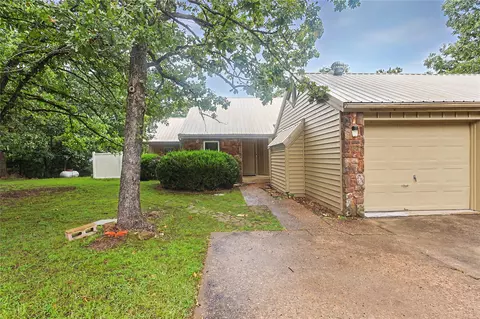106 Summit Ridge Dr, Tahlequah, OK 74464