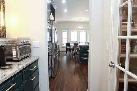 Kitchen - 2119 E 48th Pl, Tulsa, OK 74105 photo 4 of 4