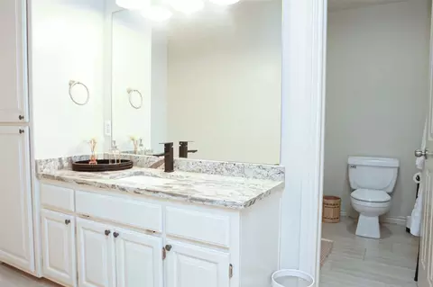 Bath - 2119 E 48th Pl, Tulsa, OK 74105 photo 4 of 5