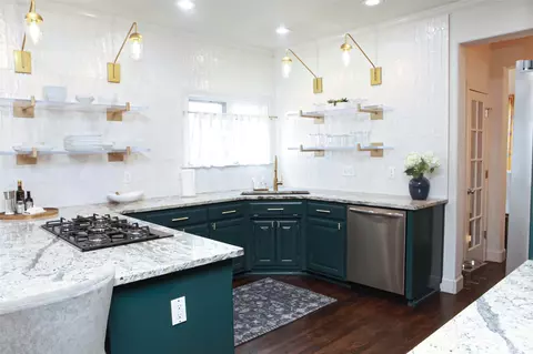 Kitchen - 2119 E 48th Pl, Tulsa, OK 74105 photo 3 of 4