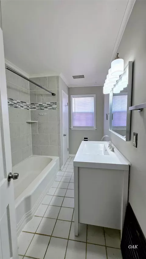 Bath - 2446 E 3rd St, Tulsa, OK 74104 photo 1 of 1