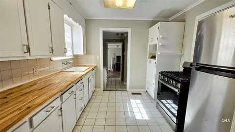 Kitchen - 2446 E 3rd St, Tulsa, OK 74104 photo 2 of 2