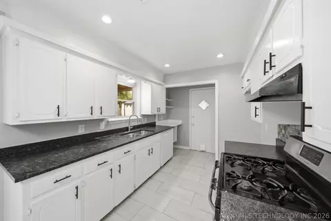 Kitchen - 12019 E 37th St, Tulsa, OK 74146 photo 5 of 5