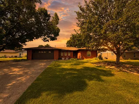 837 Concord Dr, Bartlesville, OK 74006