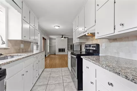 Kitchen - 4642 E 57th St, Tulsa, OK 74135 photo 1 of 2