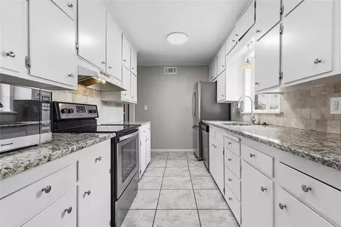Kitchen - 4642 E 57th St, Tulsa, OK 74135 photo 2 of 2