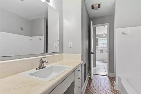 Bath - 4642 E 57th St, Tulsa, OK 74135 photo 2 of 3