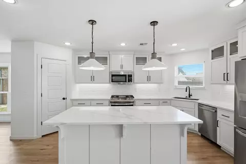 Kitchen - 2124 E 138th Pl S, Bixby, OK 74008 photo 3 of 5