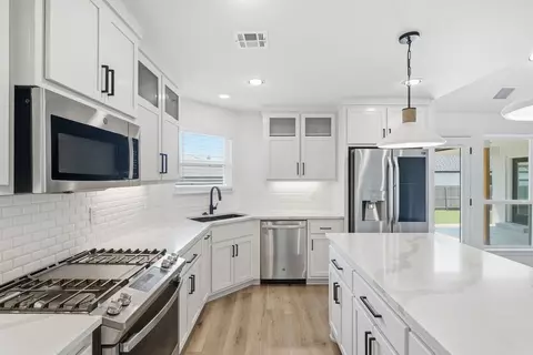 Kitchen - 2124 E 138th Pl S, Bixby, OK 74008 photo 5 of 5