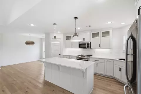 Kitchen - 2124 E 138th Pl S, Bixby, OK 74008 photo 4 of 5