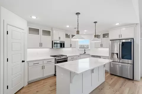 Kitchen - 2124 E 138th Pl S, Bixby, OK 74008 photo 2 of 5