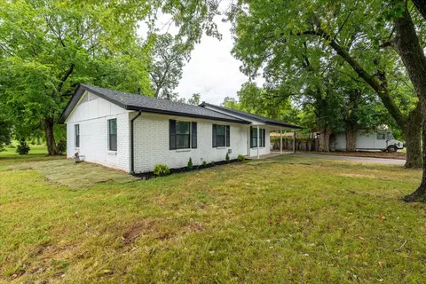 Exterior - 308 E Stadium Rd, Bixby, OK 74008 photo 2 of 6