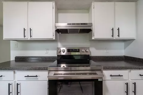 Kitchen - 308 E Stadium Rd, Bixby, OK 74008 photo 2 of 2