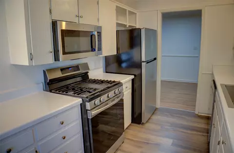 Kitchen - 3922 E 34th St, Tulsa, OK 74135 photo 2 of 2