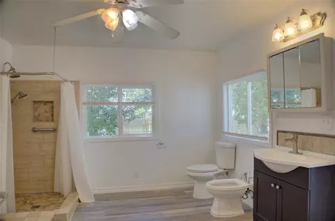 Bath - 3922 E 34th St, Tulsa, OK 74135 photo 1 of 5